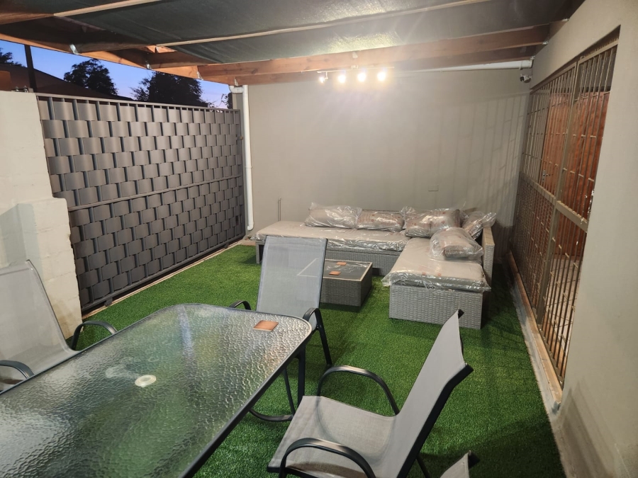 To Let 2 Bedroom Property for Rent in Strand South Western Cape